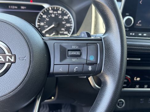 Used 2023 Nissan Rogue SV FWD image 31