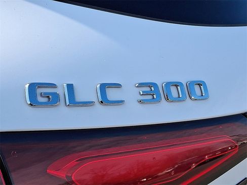 Used 2023 Mercedes-Benz GLC 300 4MATIC image 29