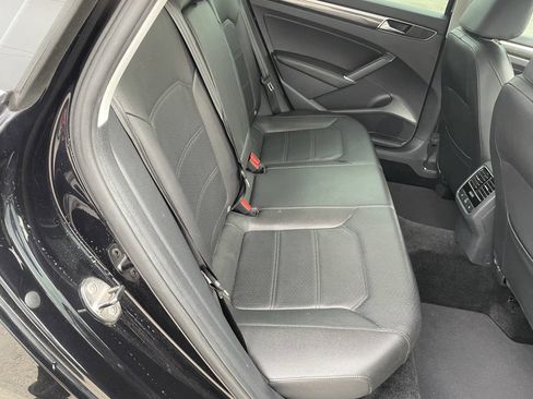Used 2018 Volkswagen Passat 2.0T SE image 17
