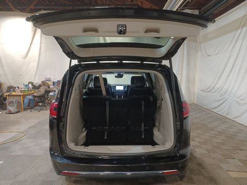Used 2024 Chrysler Pacifica Select image 20