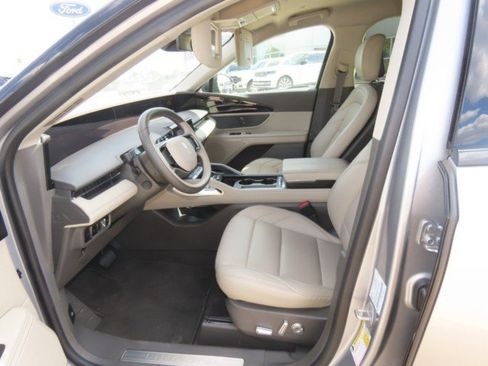 Certified 2025 Lincoln Nautilus Premier AWD/4WD image 24