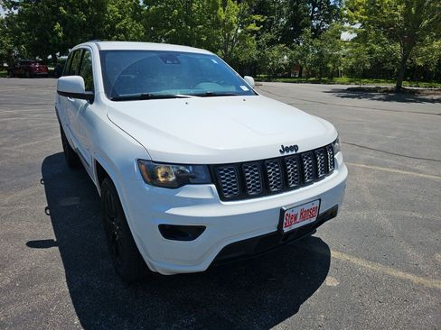Used 2021 Jeep Grand Cherokee Laredo X AWD/4WD image 8
