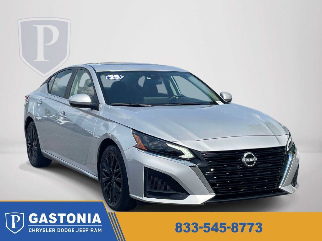 Used 2025 Nissan Altima 2.5 SV w/ SV Special Edition Package FWD image 1