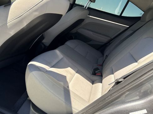 Used 2017 Hyundai Elantra SE FWD image 5