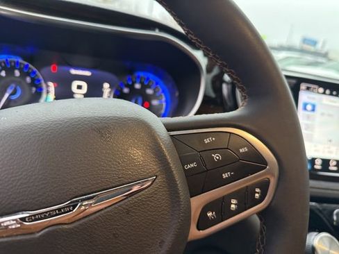 Used 2023 Chrysler Pacifica Pinnacle image 14