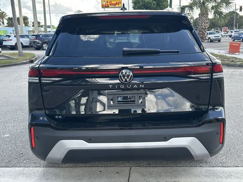 New 2026 Volkswagen Tiguan SE image 7