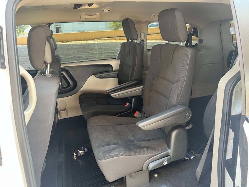 Used 2017 Dodge Grand Caravan SE w/ Power Window Group FWD image 32