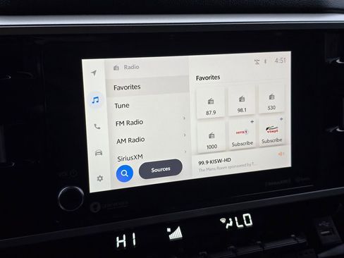 Used 2022 Toyota Tundra SR5 w/ SR5 Premium Package image 31