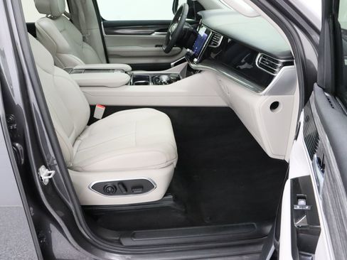 Used 2022 Jeep Wagoneer Series III w/ Premium Group I RWD image 42