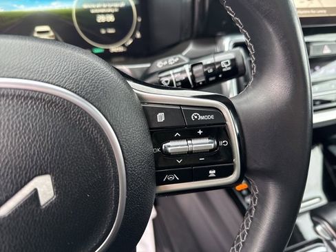 Used 2023 Kia Sorento SX image 18