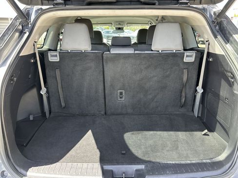 Used 2022 Toyota Highlander LE image 19