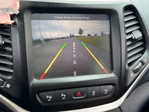 Used 2015 Jeep Cherokee Limited w/ Technology Group AWD/4WD image 24