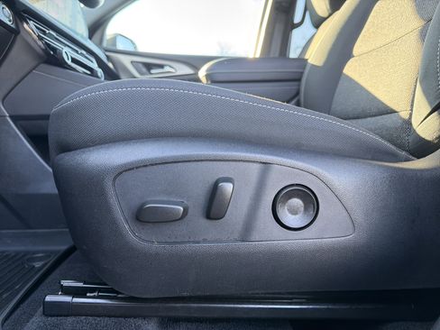 Certified 2025 Chevrolet Traverse LT w/ Driver Confidence Package image 25