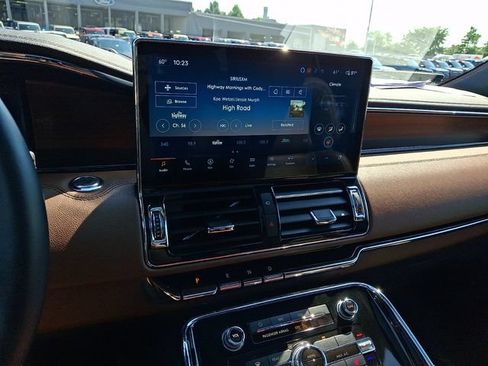 Used 2023 Lincoln Navigator L Reserve AWD/4WD image 18