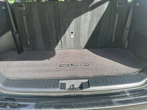 Used 2023 Toyota Highlander XLE AWD/4WD image 14