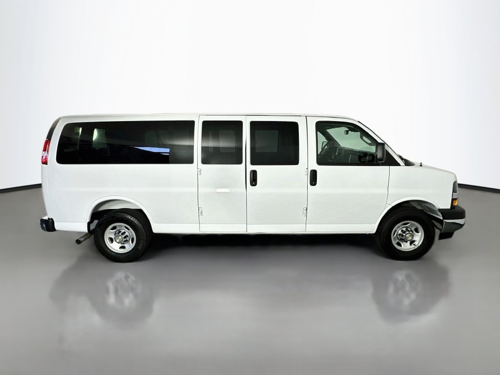 Used 2025 Chevrolet Express 3500 LT w/ LT Preferred Equipment Group RWD image 8