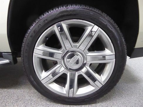 Used 2016 Cadillac Escalade Luxury AWD/4WD image 39