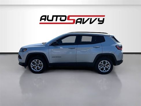 Used 2025 Jeep Compass Latitude image 4