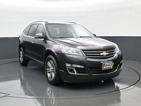Used 2017 Chevrolet Traverse LT AWD/4WD image 3