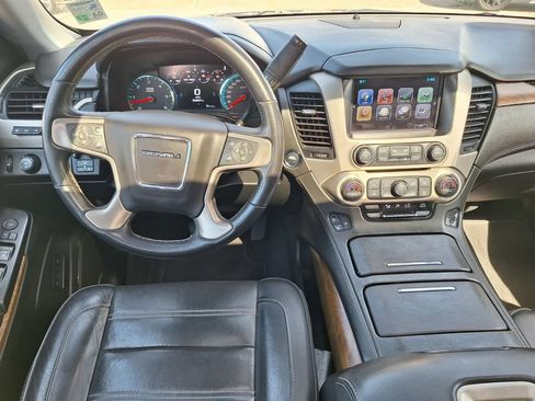 Used 2020 GMC Yukon XL Denali w/ Denali Premium Package RWD image 11