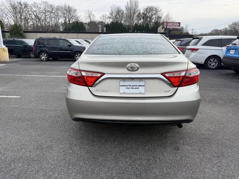 Used 2015 Toyota Camry LE image 5