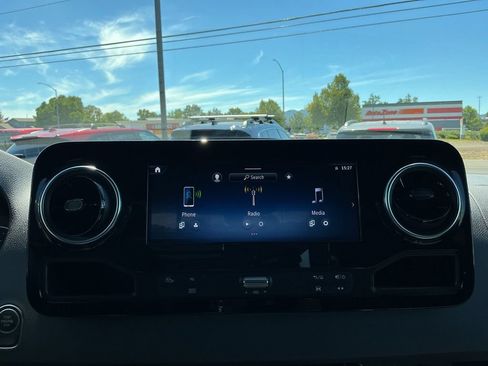 Used 2025 Mercedes-Benz Sprinter 4500 image 27