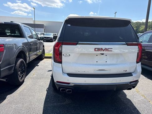 Used 2025 GMC Yukon AT4 AWD/4WD image 16