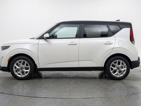 Used 2025 Kia Soul LX w/ LX Technology Package FWD image 5
