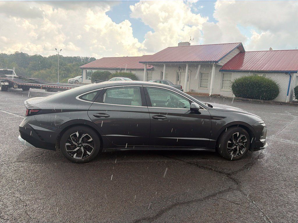 Used 2025 Hyundai Sonata SEL FWD image 11
