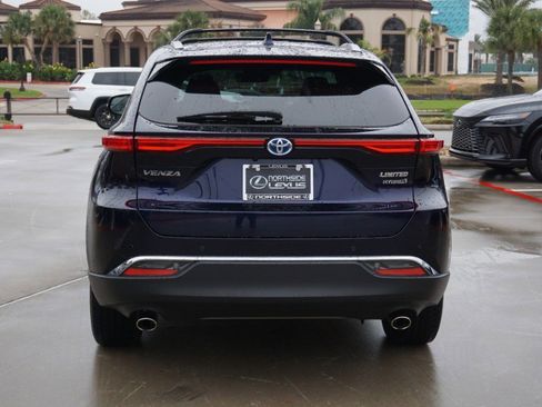 Used 2021 Toyota Venza Limited image 6