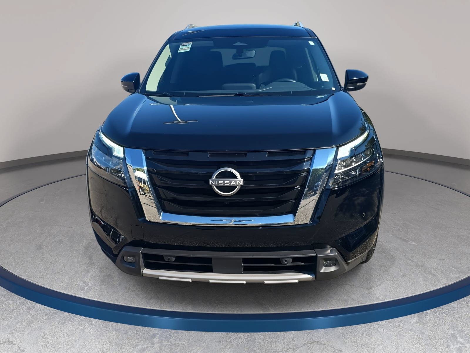 Used 2025 Nissan Pathfinder SL AWD/4WD image 2