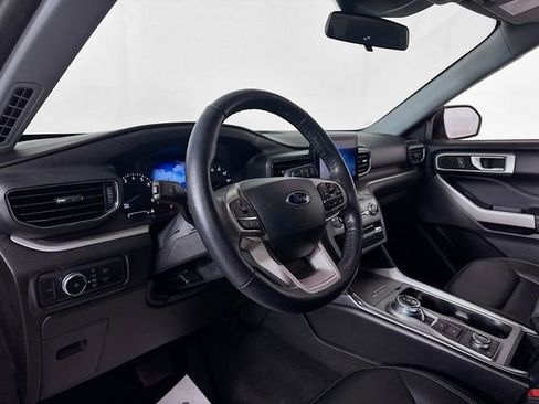 Certified 2022 Ford Explorer XLT w/ Equipment Group 202A image 9