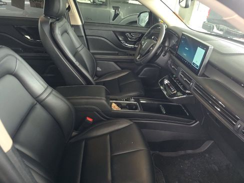 Used 2025 Lincoln Corsair AWD image 6