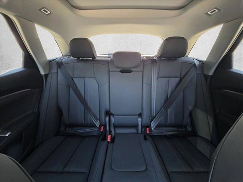 New 2025 Audi Q5 Premium image 16