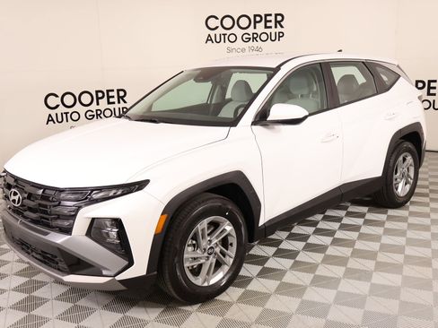 Certified 2025 Hyundai Tucson SE image 9