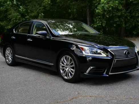 Used 2016 Lexus LS 460 w/ Comfort Package RWD image 4