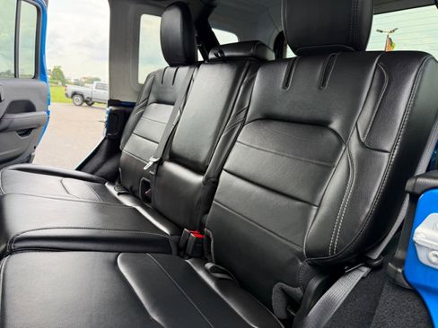 Used 2021 Jeep Wrangler Unlimited Sahara w/ Dual Top Group image 17