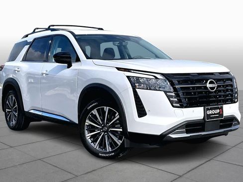 New 2026 Nissan Pathfinder Platinum image 2