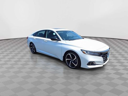 Used 2022 Honda Accord Sport image 2