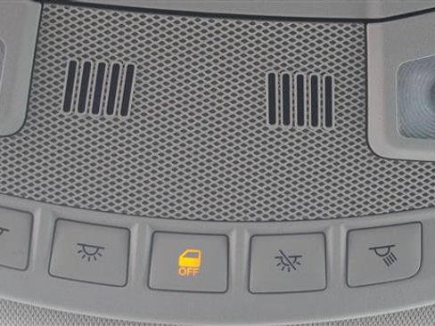 Used 2016 Ford Fusion SE FWD image 18
