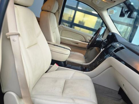 Used 2007 Cadillac Escalade AWD w/ Information Package image 12