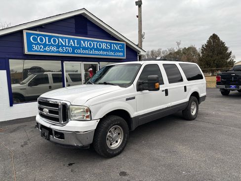 Used 2005 Ford Excursion XLT image 2