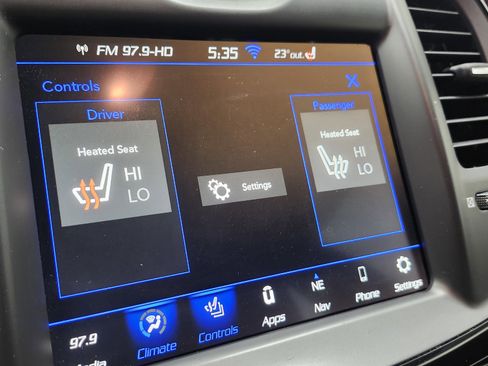 Used 2023 Chrysler 300 S image 8