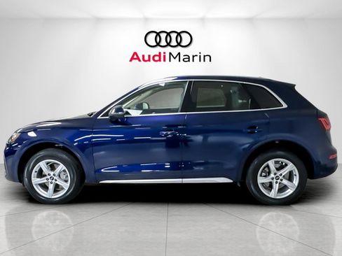 Used 2023 Audi Q5 Premium w/ Convenience Package image 2