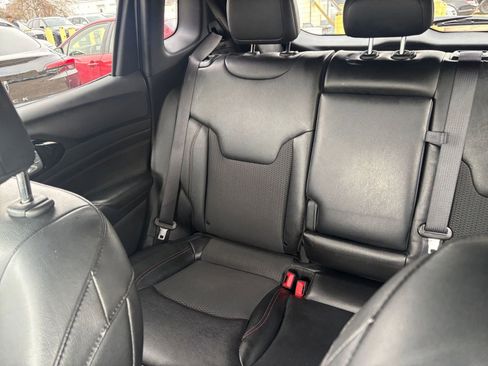 Used 2025 Jeep Compass Trailhawk image 38