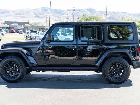 Used 2023 Jeep Wrangler Unlimited Sport AWD/4WD image 3