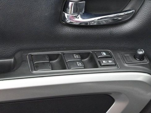 Used 2018 Nissan Titan PRO-4X w/ Pro-4x Convenience Package AWD/4WD image 11