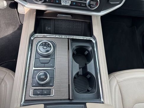 Used 2024 Ford Expedition Limited AWD/4WD image 18