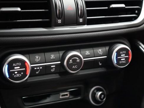 Used 2026 Alfa Romeo Giulia AWD image 27