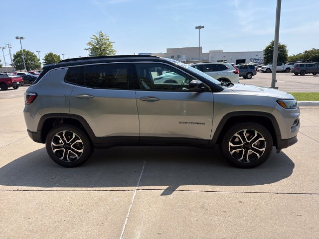 Used 2024 Jeep Compass Limited AWD/4WD image 6